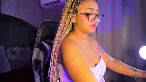 Snapshot of luisa_cameron chatting on March 5, 2026, 11:01 pm online show from March 5, 2026, 11:01 pm