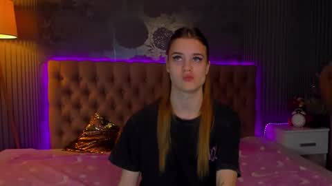 Snapshot of luisaclover chatting on November 19, 2025, 1:22 pm LuisaClover online show from November 19, 2025, 1:22 pm