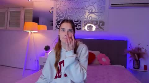 Snapshot of luisaclover chatting on December 1, 2025, 2:00 pm LuisaClover online show from December 1, 2025, 2:00 pm