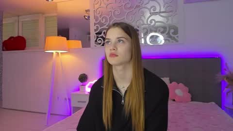 Snapshot of luisaclover chatting on December 2, 2025, 1:39 pm LuisaClover online show from December 2, 2025, 1:39 pm