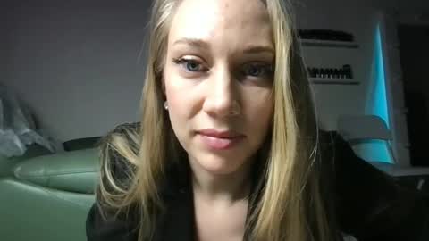 luiva13 online show from January 24, 2025, 7:07 pm