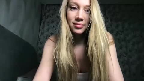 luiva13 online show from February 5, 2025, 7:31 pm