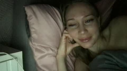 luiva13 online show from February 5, 2025, 10:33 pm