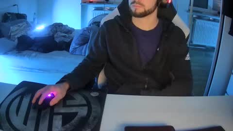 Snapshot of lukasschoetz chatting on January 22, 2025, 6:10 pm lukasschoetz online show from January 22, 2025, 6:10 pm