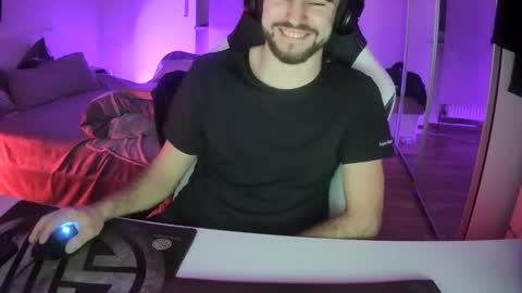 Snapshot of lukasschoetz chatting on February 10, 2025, 7:28 pm lukasschoetz online show from February 10, 2025, 7:28 pm