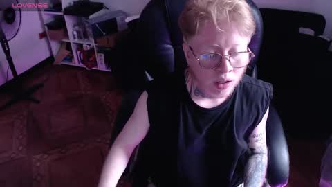 Snapshot of lukethompsson chatting on December 8, 2024, 6:28 pm LUKEFTM online show from December 8, 2024, 6:28 pm