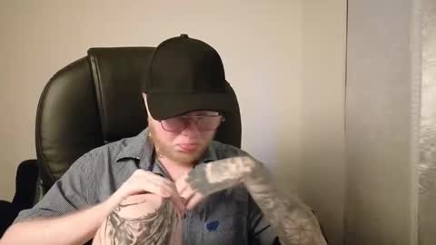 Snapshot of lukethompsson chatting on December 31, 2024, 10:56 pm LUKEFTM online show from December 31, 2024, 10:56 pm