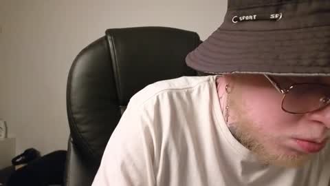 Snapshot of lukethompsson chatting on January 5, 2025, 3:11 am LUKEFTM online show from January 5, 2025, 3:11 am