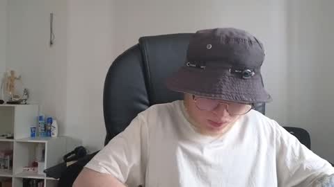 Snapshot of lukethompsson chatting on January 5, 2025, 4:16 pm LUKEFTM online show from January 5, 2025, 4:16 pm