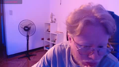 Snapshot of lukethompsson chatting on February 10, 2025, 3:57 am LUKEFTM online show from February 10, 2025, 3:57 am