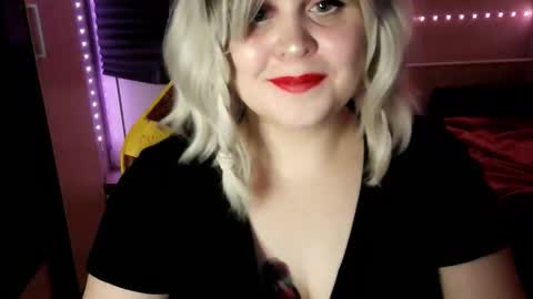 Snapshot of lulovia chatting on March 10, 2026, 9:09 pm lulovia online show from March 10, 2026, 9:09 pm