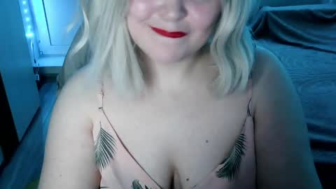 lulovia online show from March 28, 2026, 10:09 pm