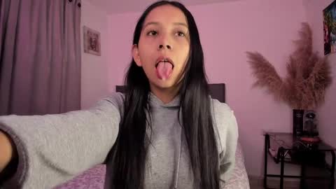 lulu10541697 online show from April 3, 2026, 5:27 am