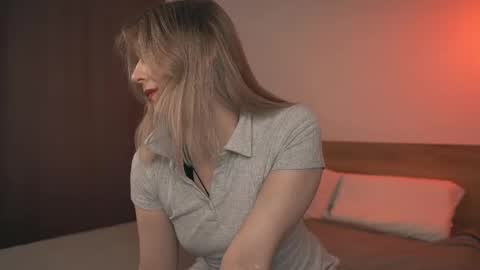 lulu_lovett online show from March 11, 2025, 12:28 pm