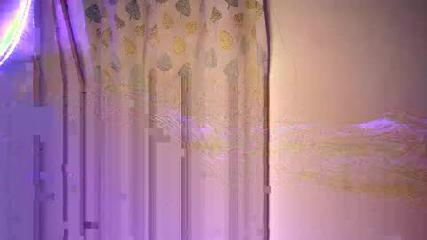 lulu_sparks1 online show from October 19, 2025, 4:57 am