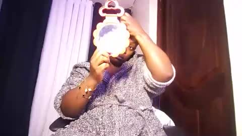 lulu_sparks1 online show from April 22, 2026, 7:00 am