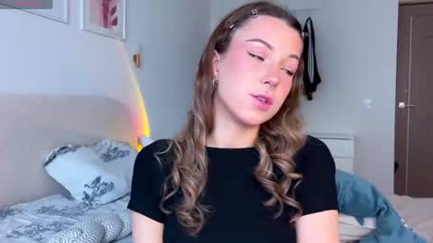 lulu berry online show from June 13, 2026, 2:20 am