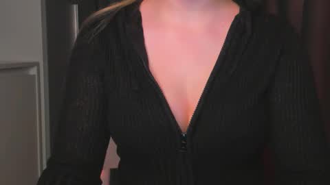 luna1vibe online show from December 19, 2025, 6:09 am