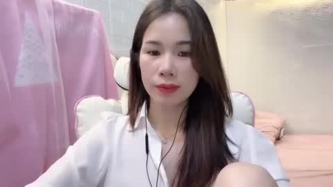 Luna online show from April 22, 2026, 5:32 am