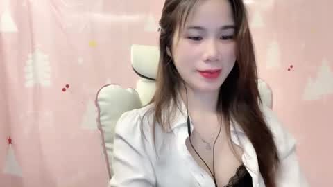 Luna online show from April 27, 2026, 3:43 pm