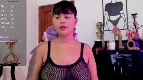 Luna online show from October 4, 2025, 3:32 pm