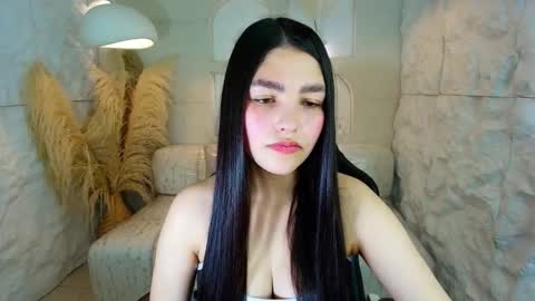 Luna online show from October 18, 2025, 7:47 pm