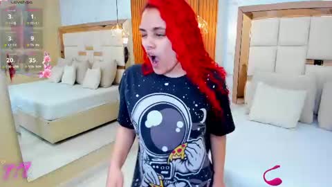 Snapshot of luna__vegga chatting on August 3, 2026, 6:22 pm Luna online show from August 3, 2026, 6:22 pm