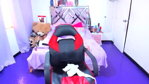 luna_analya online show from April 9, 2026, 1:49 pm