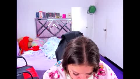 luna_analya online show from June 8, 2026, 6:19 pm