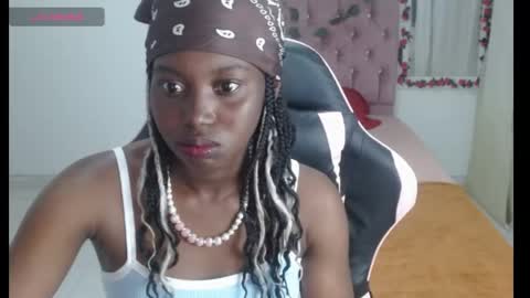 luna_bella882689 online show from May 11, 2026, 7:33 pm