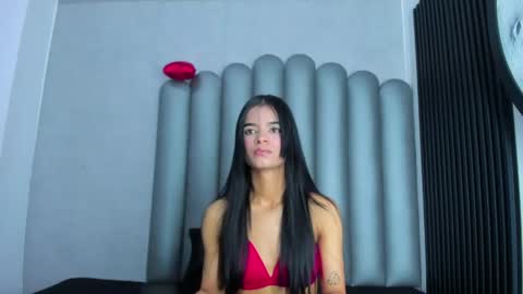 luna_bella_23 online show from April 23, 2026, 3:30 am
