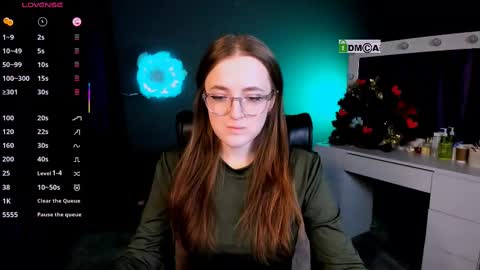 luna_berryy online show from February 21, 2025, 8:38 pm