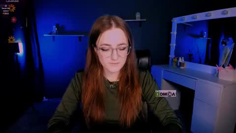 luna_berryy online show from March 10, 2025, 8:34 pm