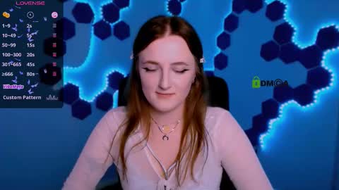 luna_berryy online show from November 26, 2025, 9:16 pm