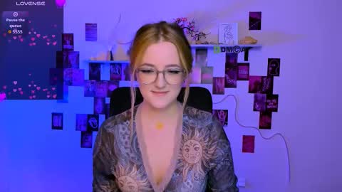 luna_berryy online show from February 25, 2026, 9:35 pm