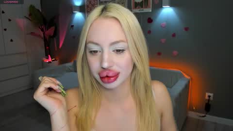 luna_beverly online show from February 22, 2026, 8:18 pm