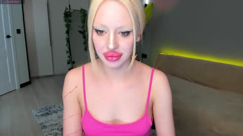 luna_beverly online show from April 14, 2026, 8:37 pm