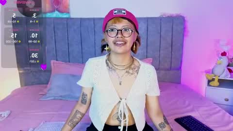 luna_blooms online show from April 13, 2026, 12:32 pm