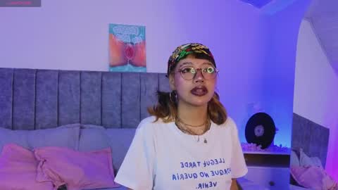 luna_blooms online show from April 24, 2026, 11:56 am