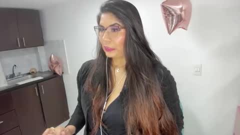 luna  online show from February 5, 2026, 11:26 am