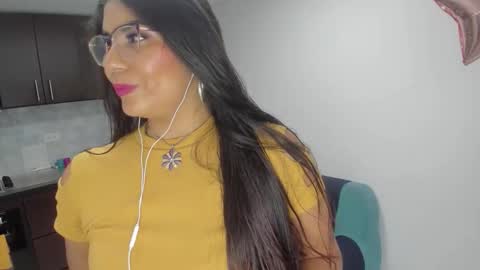 luna  online show from March 5, 2026, 11:06 am