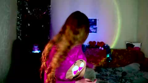 luna_evan online show from December 19, 2025, 9:27 am