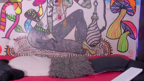 luna_gc online show from April 16, 2026, 3:02 pm