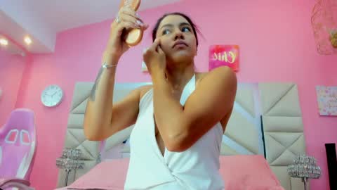 luna_hix online show from April 21, 2026, 3:24 am
