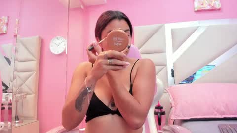 luna_hix online show from May 5, 2026, 3:03 am