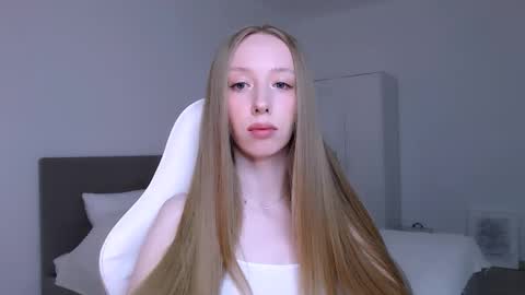 Luna online show from March 9, 2026, 9:19 pm