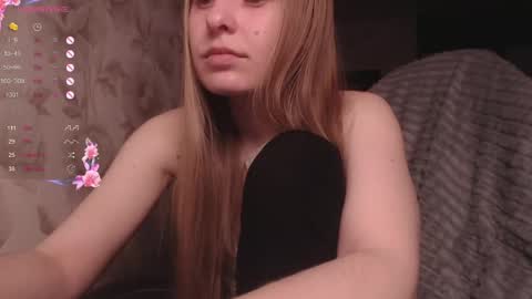 Snapshot of luna_loveisgood chatting on April 27, 2026, 7:12 pm Luna online show from April 27, 2026, 7:12 pm