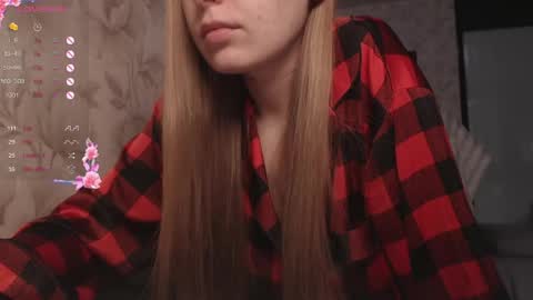 Snapshot of luna_loveisgood chatting on May 11, 2026, 4:29 am Luna online show from May 11, 2026, 4:29 am