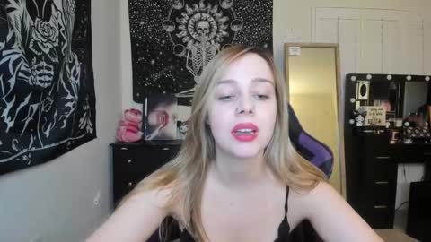 Luna online show from November 27, 2025, 3:08 am