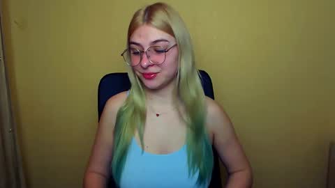 Snapshot of luna_lush_ chatting on January 3, 2025, 8:21 am Luna online show from January 3, 2025, 8:21 am